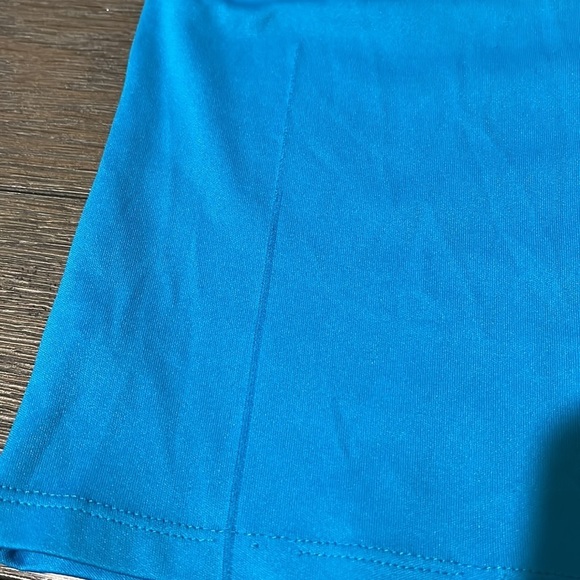 Under Armour heat gear shirt​​, girl, EUC - Picture 4 of 4